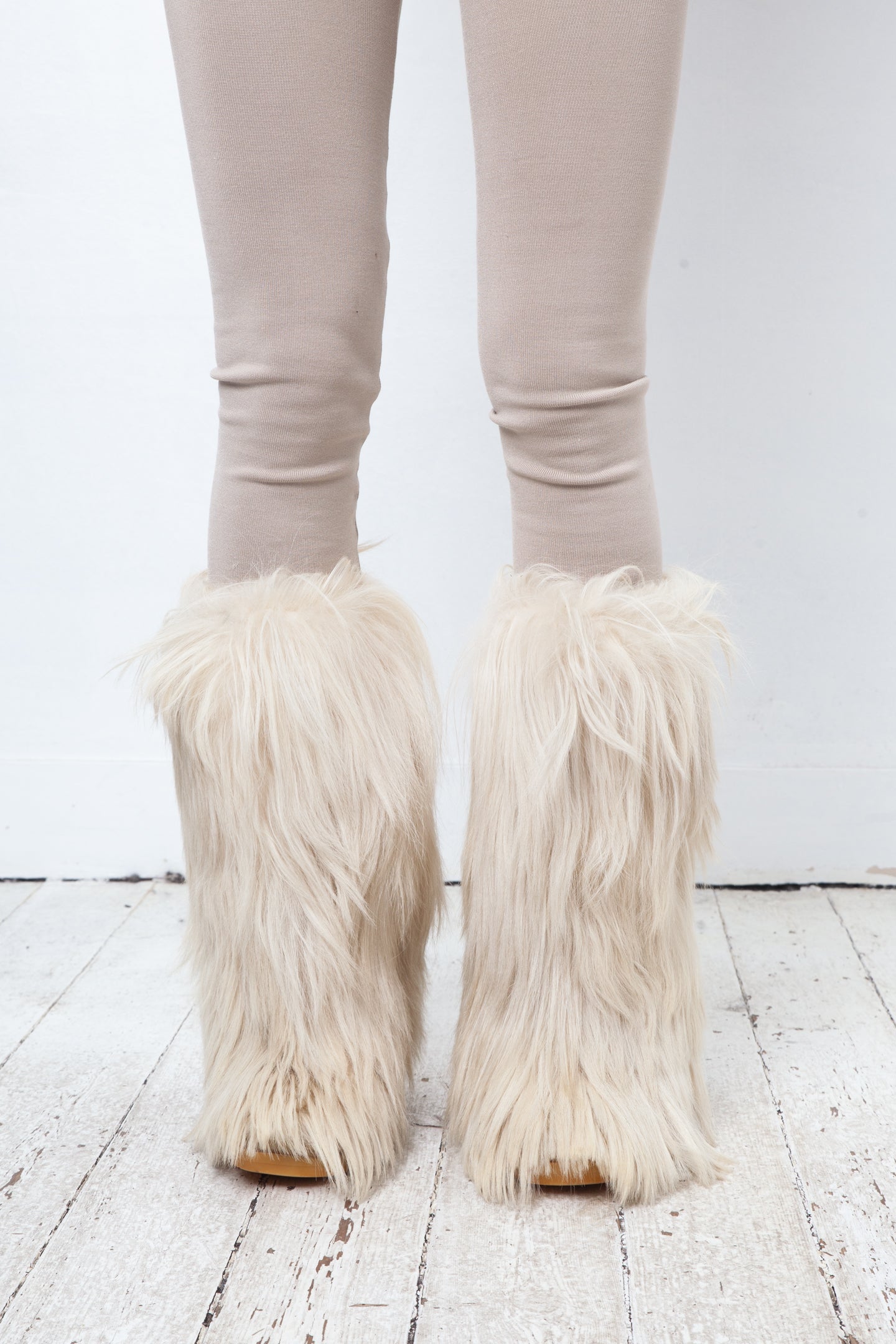 1970's hairy white Yeti boots size 39