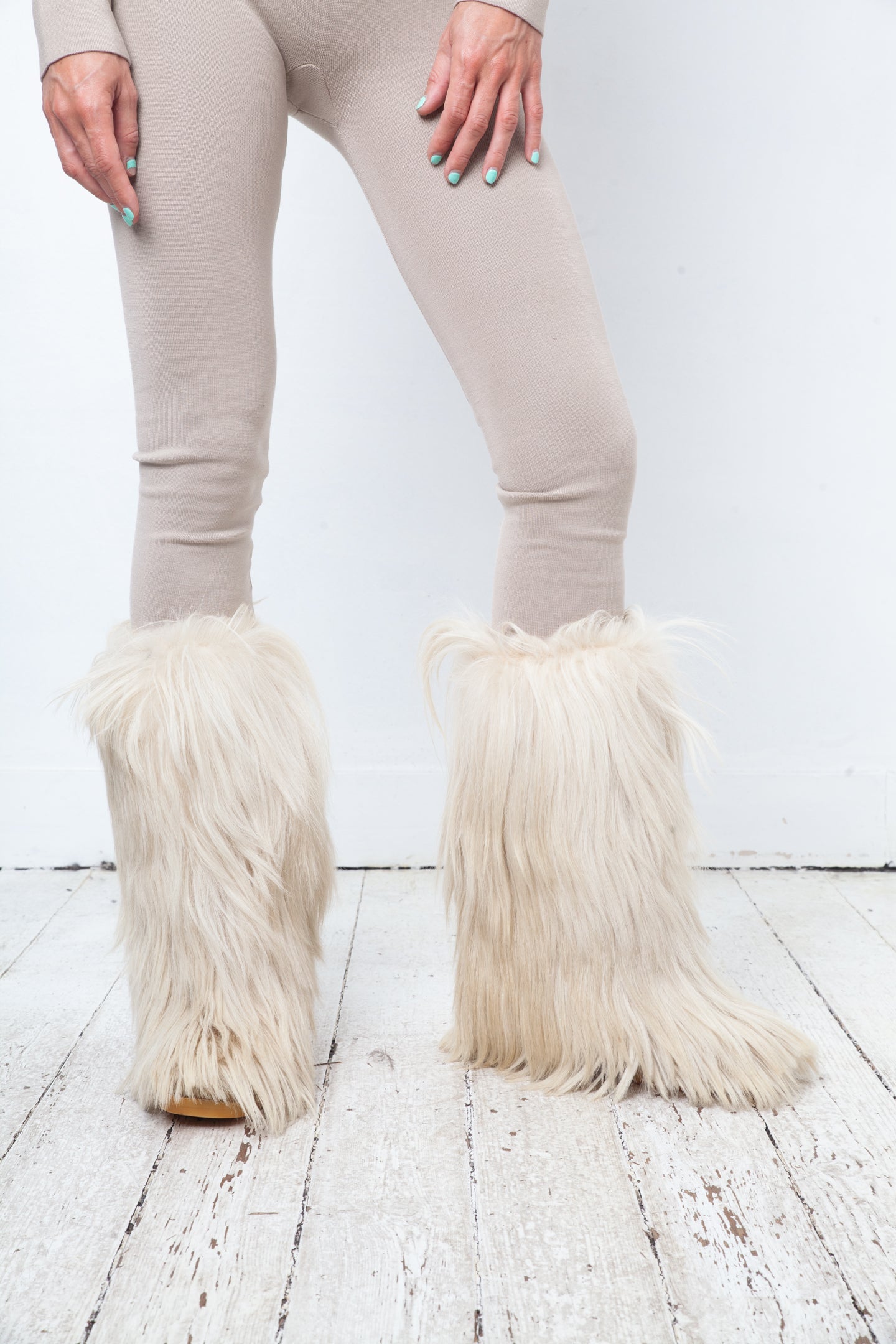 1970's hairy white Yeti boots size 39