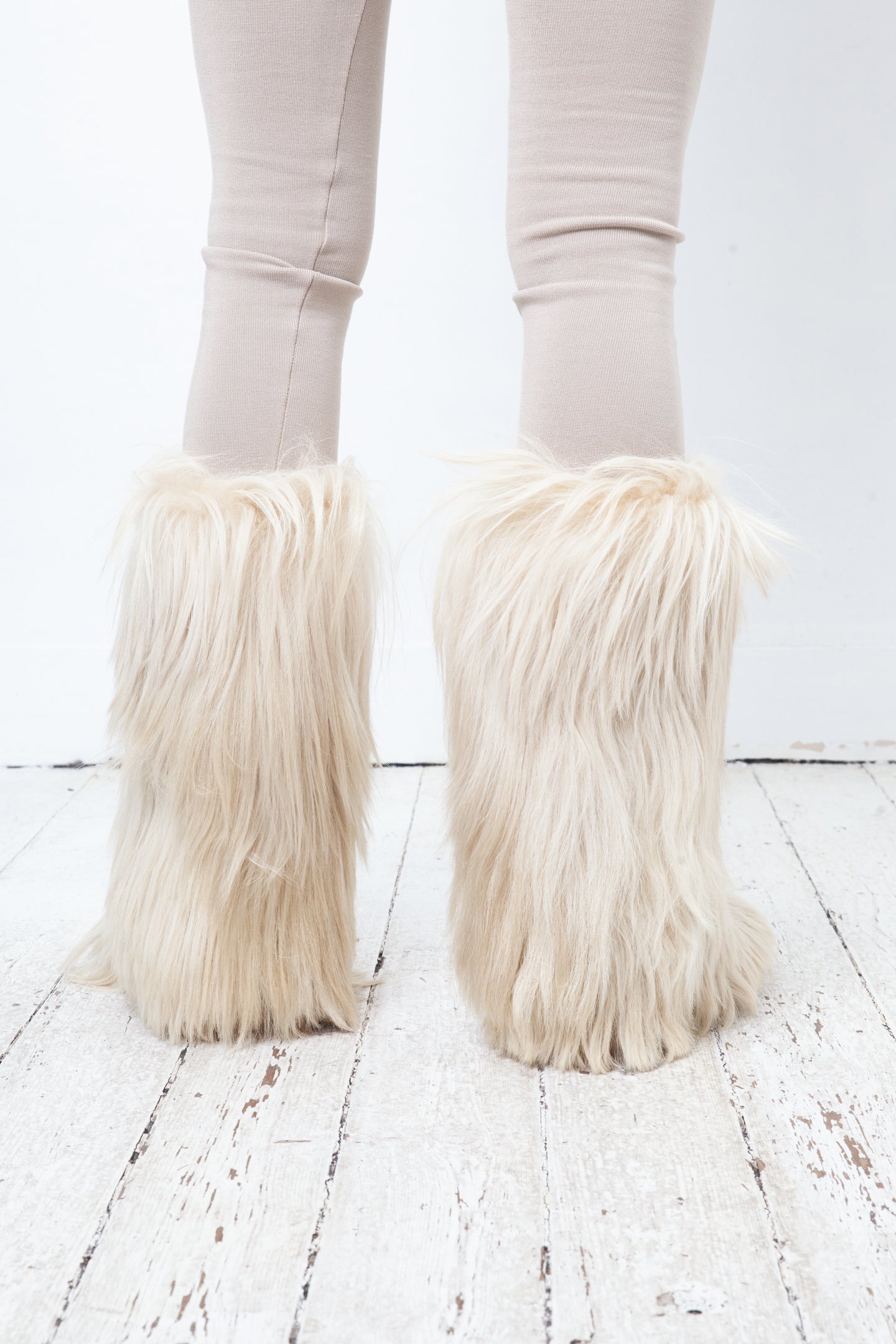 1970's hairy white Yeti boots size 39