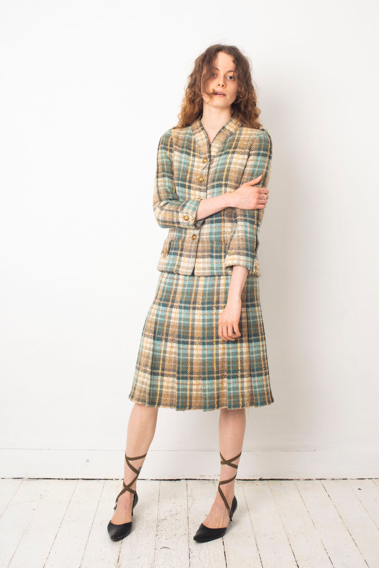 Chanel Haute Couture 1970s green tweed skirt suit with golden turtle buttons.