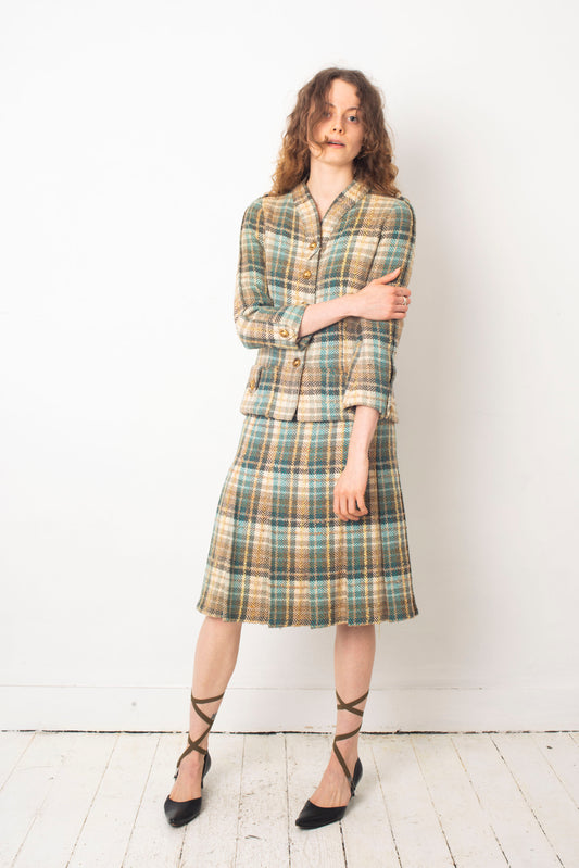Chanel Haute Couture 1970s green tweed skirt suit with golden turtle buttons.