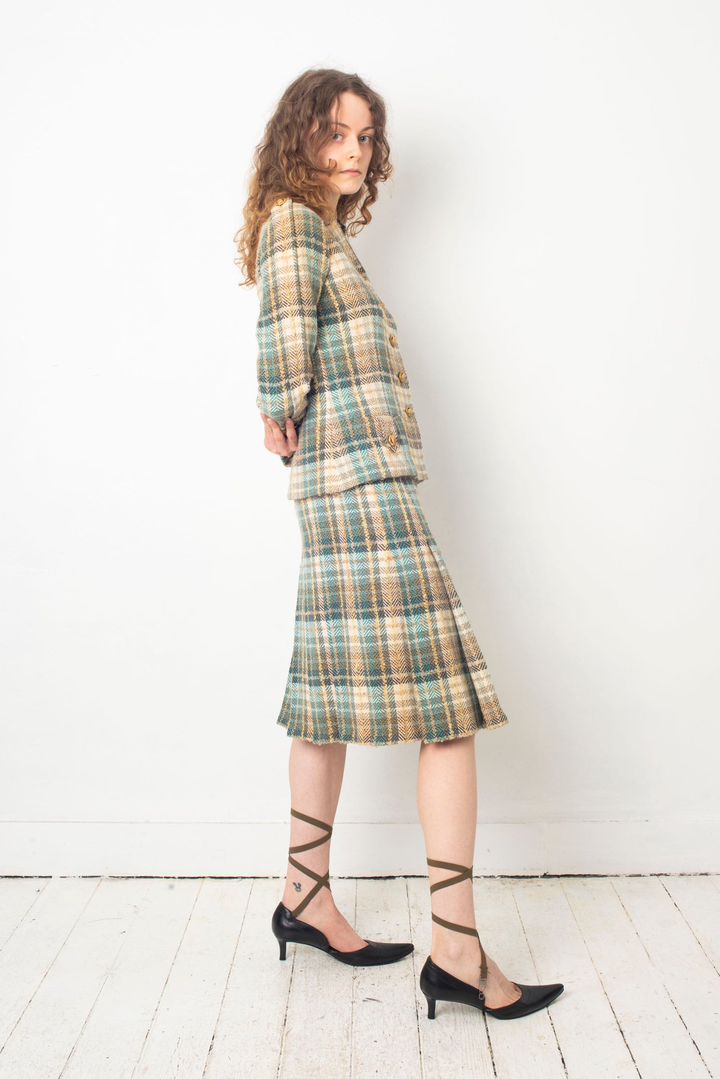 Chanel Haute Couture 1970s green tweed skirt suit with golden turtle buttons.