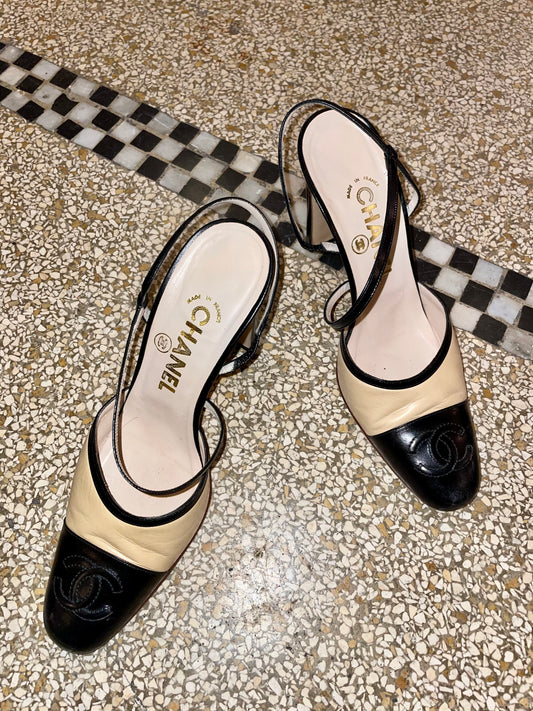 Chanel 90's beige and black pumps with Chanel logo